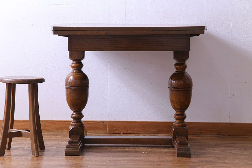 アンティーク家具　イギリスアンティーク　オーク材　リッチな印象のドローリーフテーブル(エクステンションテーブル、ダイニングテーブル)