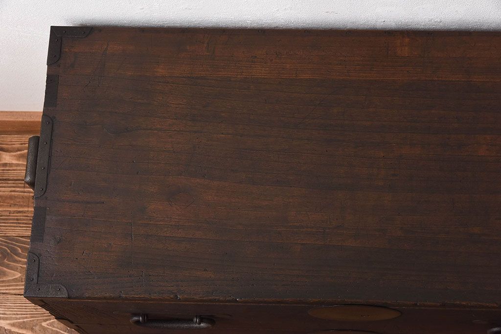 アンティーク家具　和製アンティーク　味わいのある木肌が魅力的な総桐材の時代箪笥ローボード(チェスト)