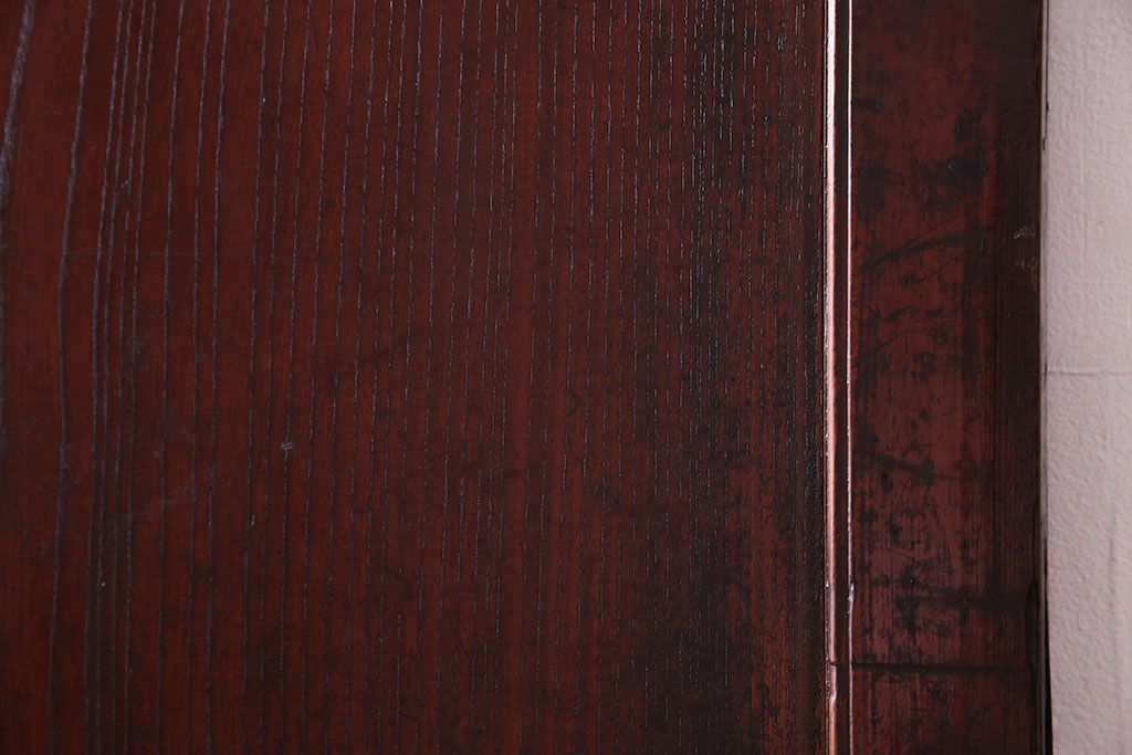 和製アンティーク　ケヤキ材　金具が和の魅力を引き立てる漆塗りの蔵戸(引き戸、建具、玄関戸)