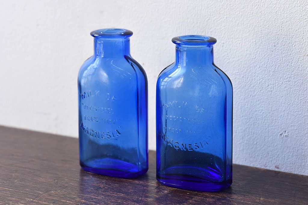 再生ガラスをフラワーベースに。アンティークガラス瓶の花器アレンジ