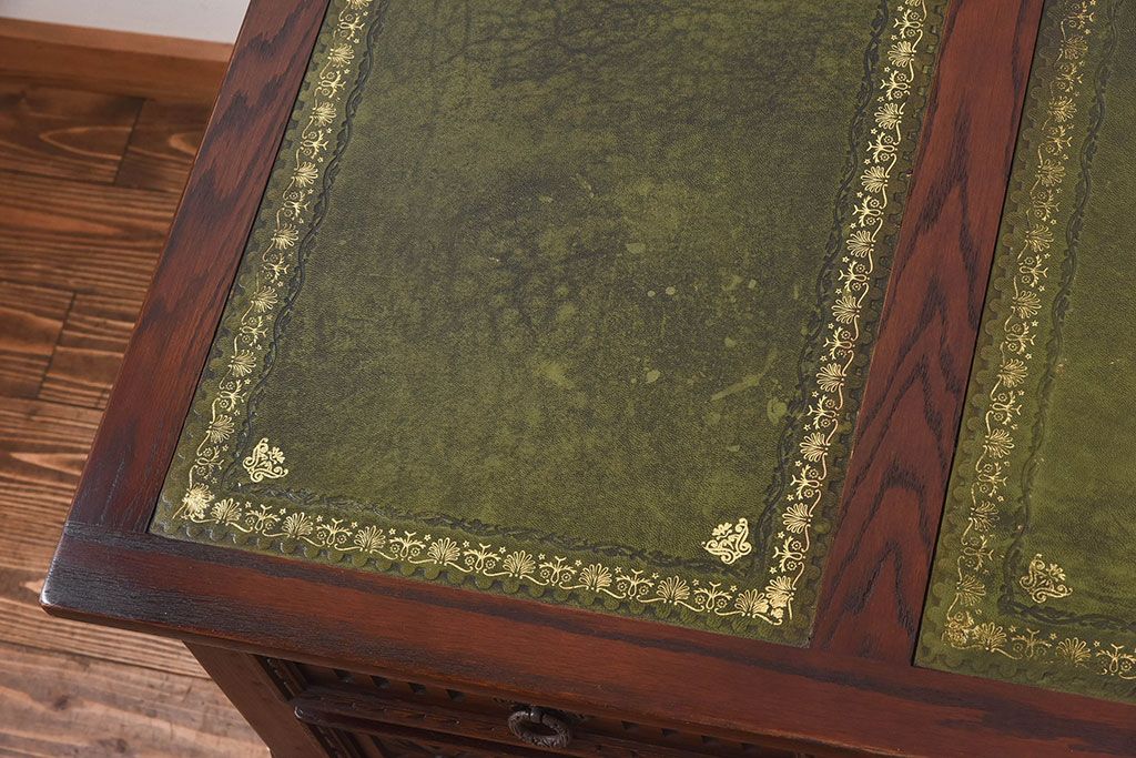 中古　old charm(オールドチャーム) アンティーク調のデザインがおしゃれなデスク(作業台)