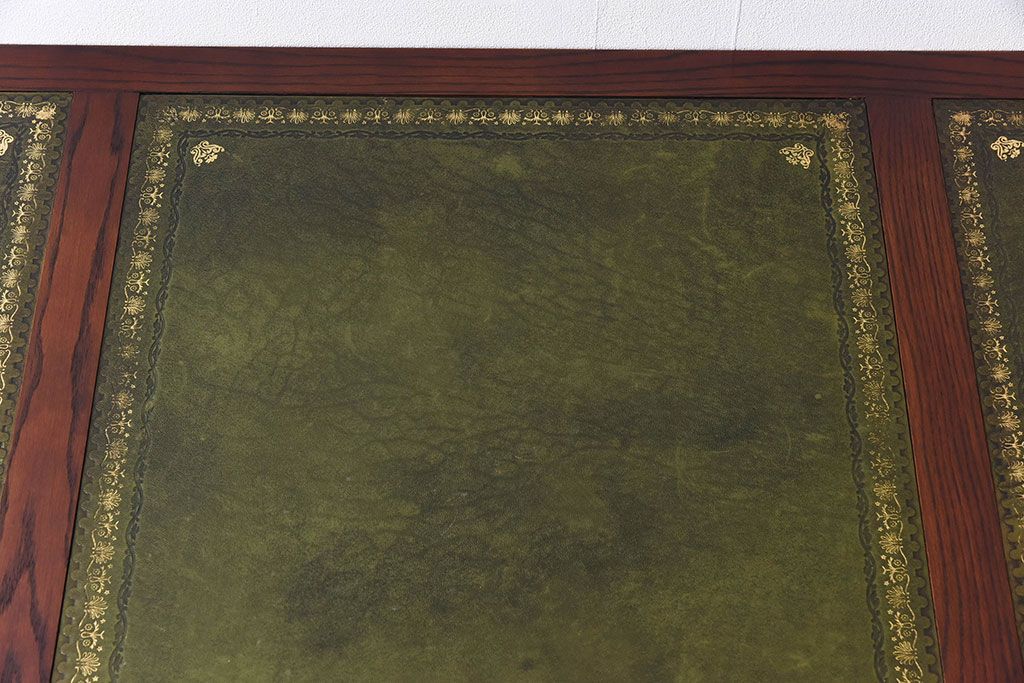 中古　old charm(オールドチャーム) アンティーク調のデザインがおしゃれなデスク(作業台)