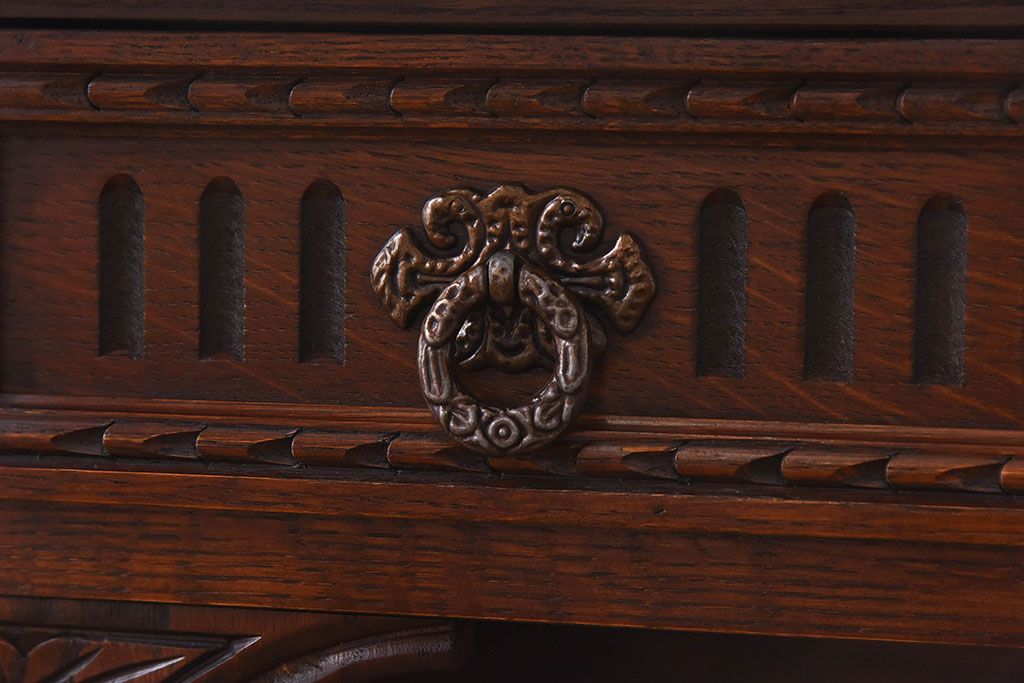 中古　old charm(オールドチャーム) アンティーク調のデザインがおしゃれなデスク(作業台)