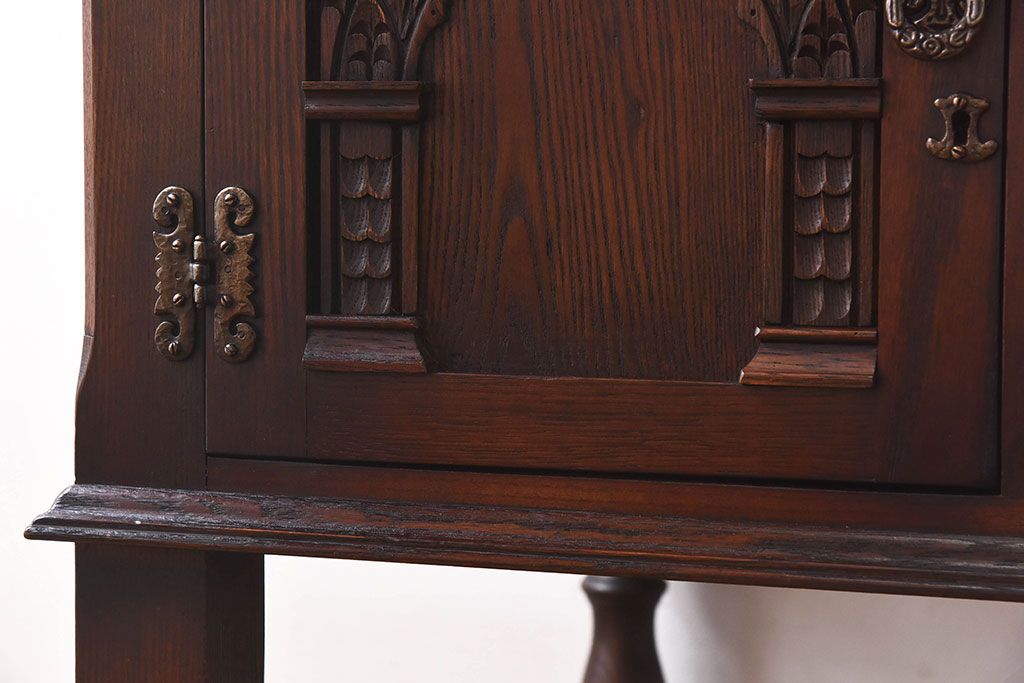 中古　old charm(オールドチャーム) アンティーク調のデザインがおしゃれなデスク(作業台)