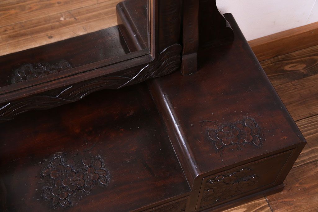 ヴィンテージ家具　ビンテージ　伝統工芸　軽井沢彫り　高級感のある佇まいのドレッサー(鏡、鏡台)