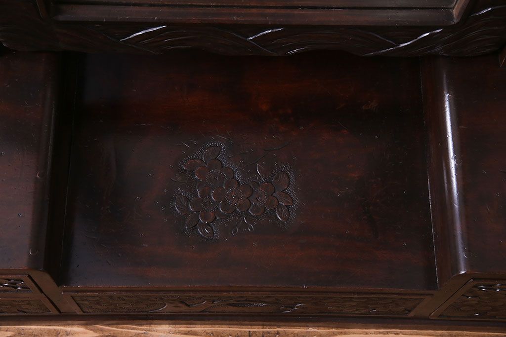ヴィンテージ家具　ビンテージ　伝統工芸　軽井沢彫り　高級感のある佇まいのドレッサー(鏡、鏡台)
