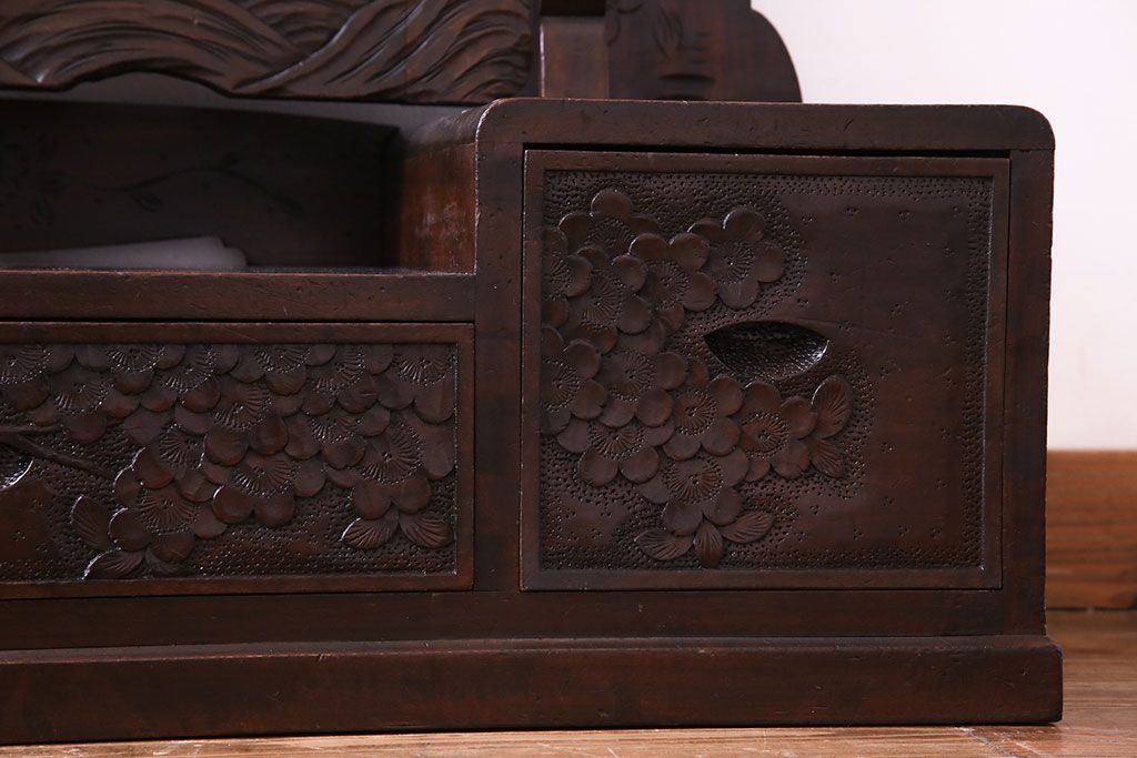ヴィンテージ家具　ビンテージ　伝統工芸　軽井沢彫り　高級感のある佇まいのドレッサー(鏡、鏡台)