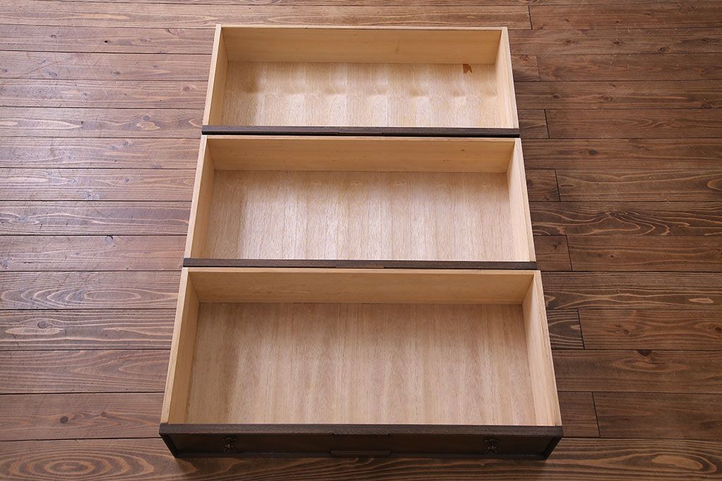 ビンテージ　神戸洋家具老舗たかねや製　オーク材使用の上品なチェスト(引き出し)(永田良介)