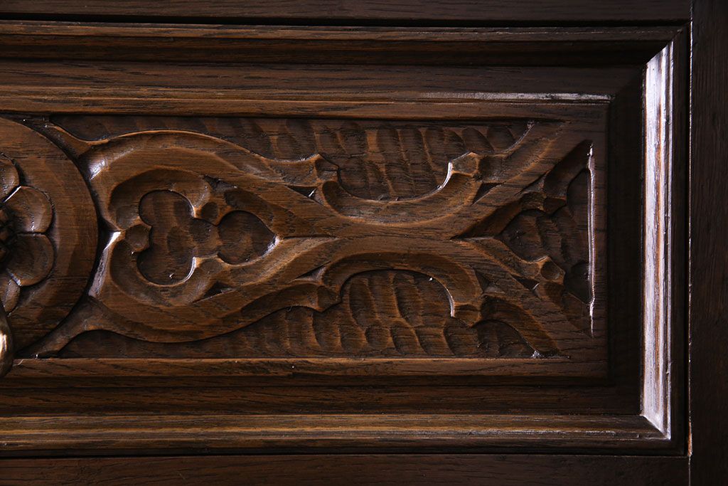 ビンテージ　神戸洋家具老舗たかねや製　オーク材使用の上品なチェスト(引き出し)(永田良介)