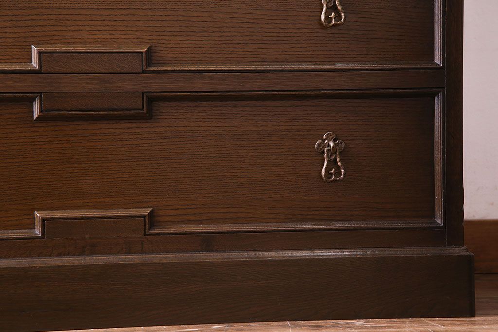 ビンテージ　神戸洋家具老舗たかねや製　オーク材使用の上品なチェスト(引き出し)(永田良介)