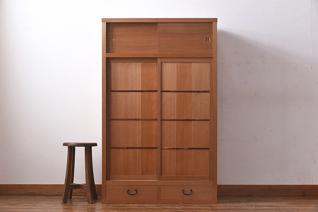 中古　竹の装飾と木の質感が味わい深い置き水屋(茶水屋、戸棚、茶棚)(2)