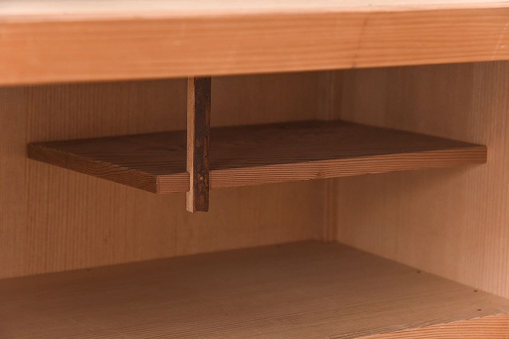 中古　竹の装飾と木の質感が味わい深い置き水屋(茶水屋、戸棚、茶棚)(2)