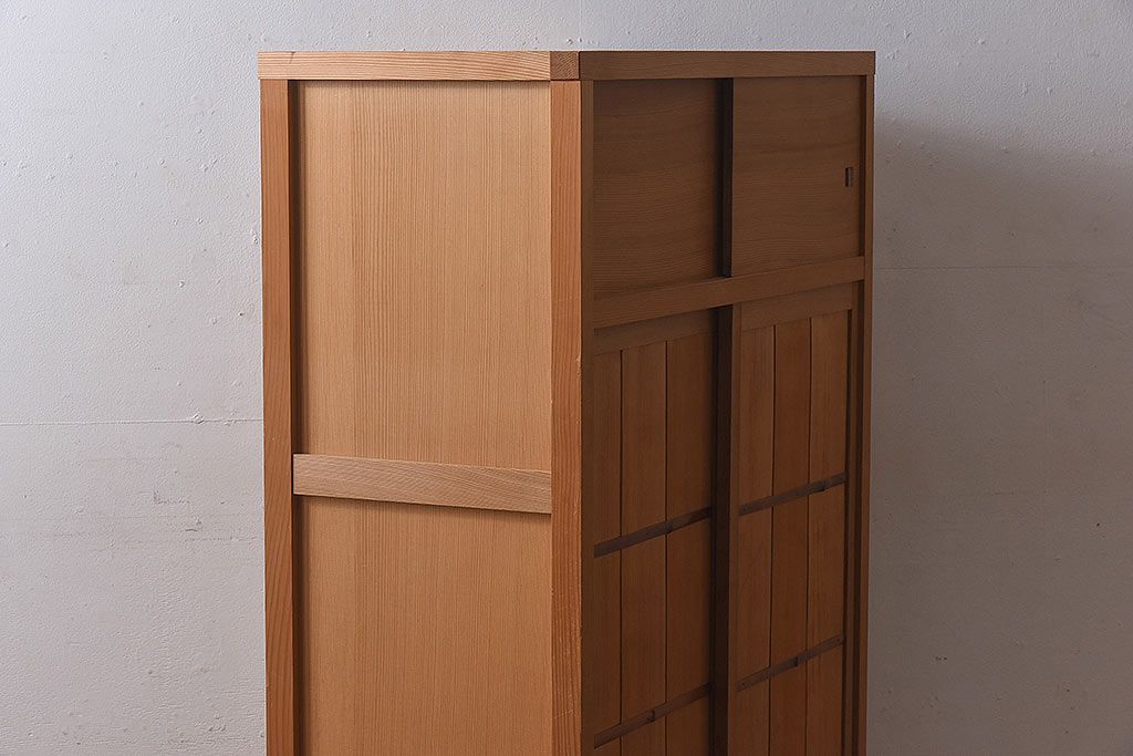 中古　竹の装飾と木の質感が味わい深い置き水屋(茶水屋、戸棚、茶棚)(2)