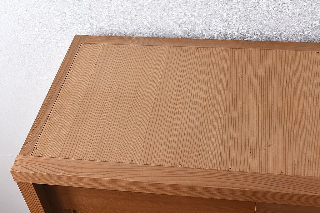 中古　竹の装飾と木の質感が味わい深い置き水屋(茶水屋、戸棚、茶棚)(2)
