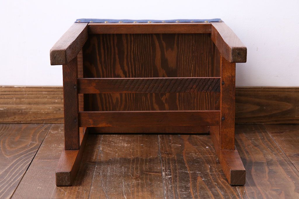 レトロ家具　昭和レトロ　欅材使用の上質な角スツール(椅子、チェア)