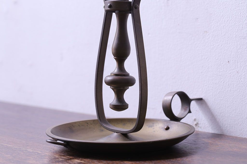 アンティーク雑貨　ビンテージ　古い質感が味わい深い真鍮製の燭台(ろうそく立て)(2)