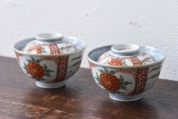 古民具・骨董　江戸期　華やかな古伊万里色絵染付　蓋つき茶碗(2客セット)