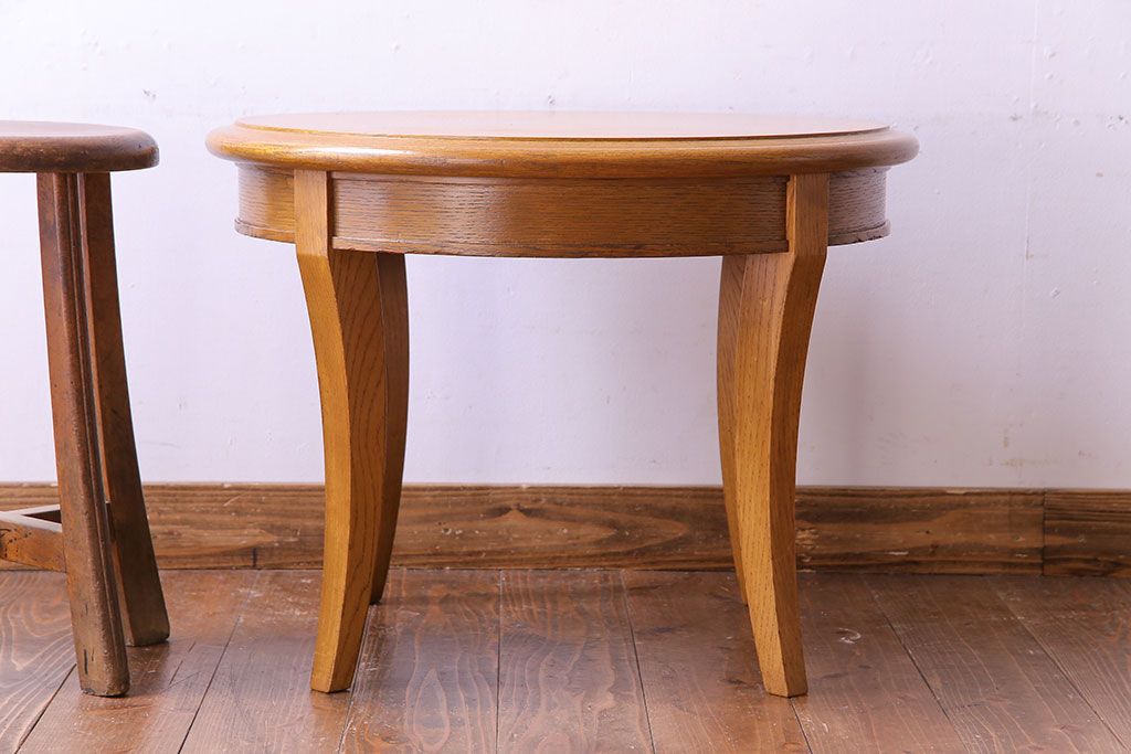アンティーク雑貨　中古　天童木工　ナチュラルな木の風合いのサイドテーブル(ラウンドテーブル、コーヒーテーブル、花台)(1)です。