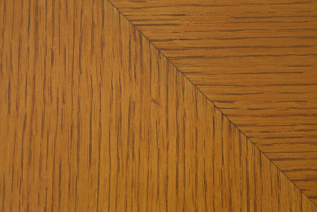 アンティーク雑貨　中古　天童木工　ナチュラルな木の風合いのサイドテーブル(ラウンドテーブル、コーヒーテーブル、花台)(1)です。