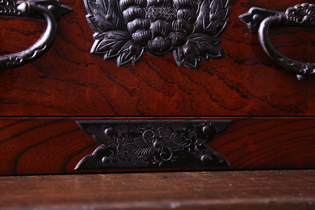 中古　熊野洞　木地蝋塗が美しい伊達家紋づくし小箪笥(仙台箪笥)(定価約30万円)