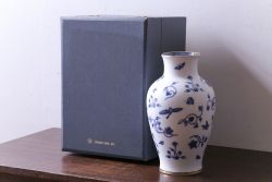 アンティーク雑貨　中古　大蔵陶園(OKURA)　花と蝶と鳥の絵柄が上品な花瓶(花器)