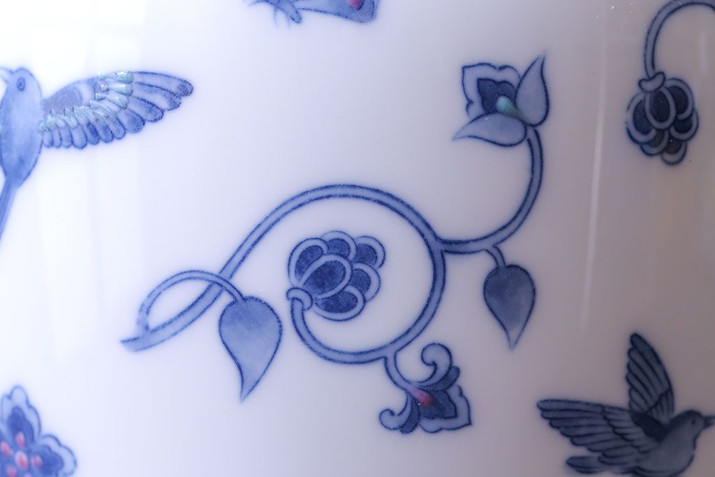 アンティーク雑貨　中古　大蔵陶園(OKURA)　花と蝶と鳥の絵柄が上品な花瓶(花器)