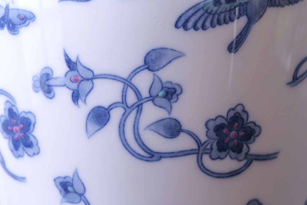 アンティーク雑貨　中古　大蔵陶園(OKURA)　花と蝶と鳥の絵柄が上品な花瓶(花器)