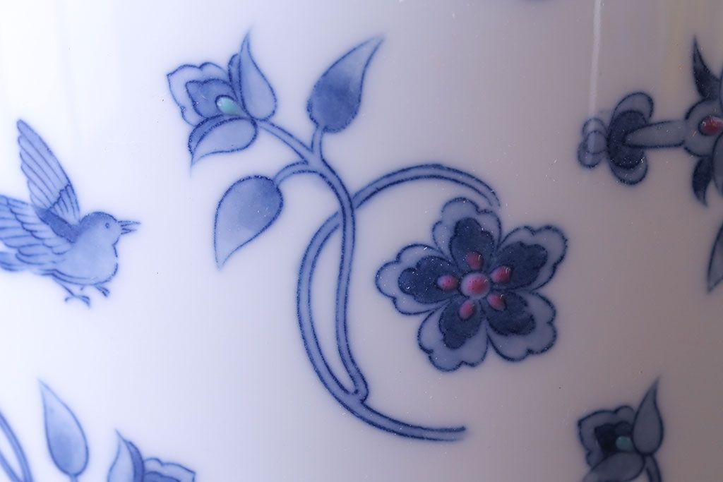 アンティーク雑貨　中古　大蔵陶園(OKURA)　花と蝶と鳥の絵柄が上品な花瓶(花器)