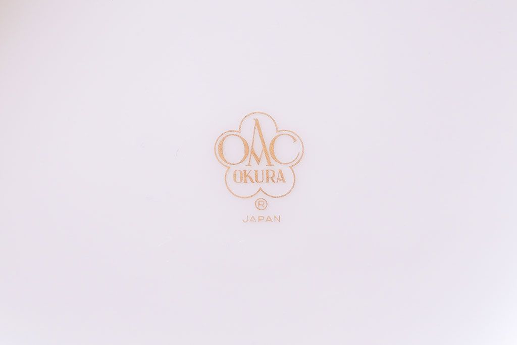 アンティーク雑貨　中古　大蔵陶園(OKURA)　花と蝶と鳥の絵柄が上品な花瓶(花器)