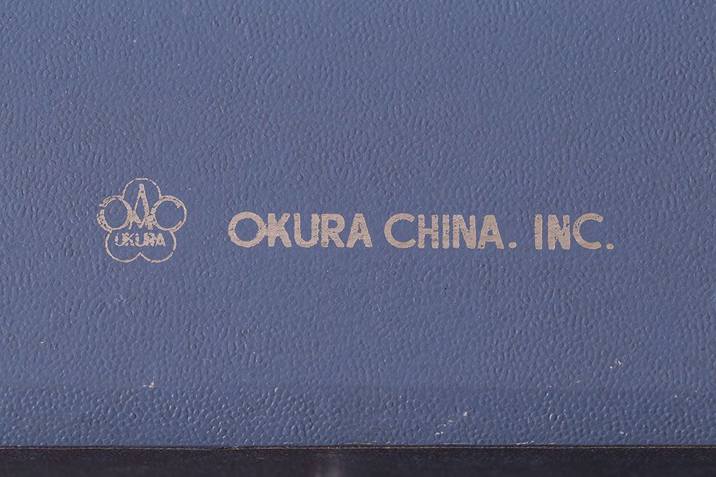 アンティーク雑貨　中古　大蔵陶園(OKURA)　花と蝶と鳥の絵柄が上品な花瓶(花器)