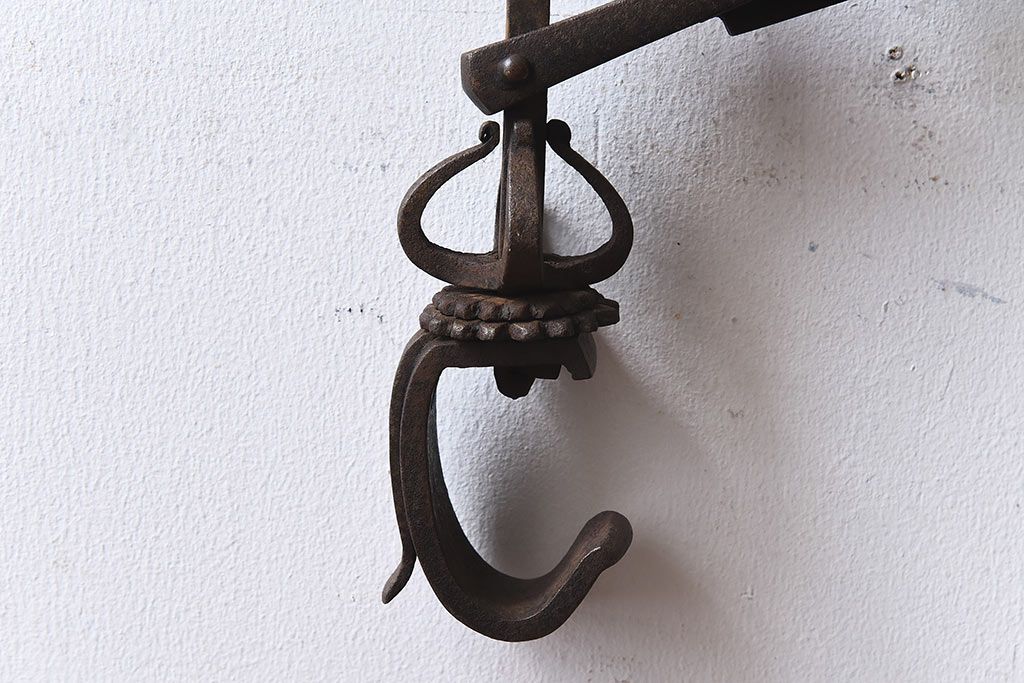 アンティーク雑貨　古民具・骨董　古い質感のスライド式の自在鉤(じざいかぎ)