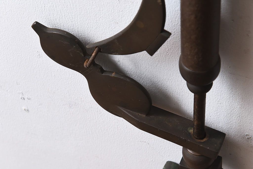 アンティーク雑貨　古民具・骨董　真鍮の飾りが趣きある中通し式自在鉤(じざいかぎ)