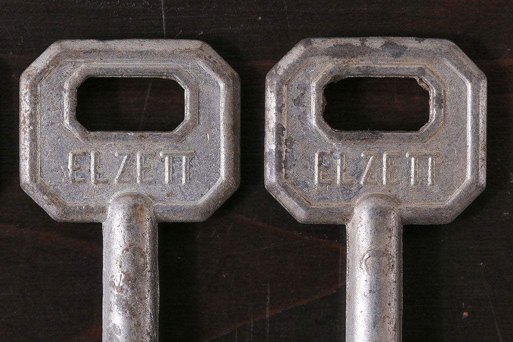 アンティーク雑貨　ハンガリー製　ELZETT社　味わい深い風合いのアンティークキー(鍵、カギ)3本セット