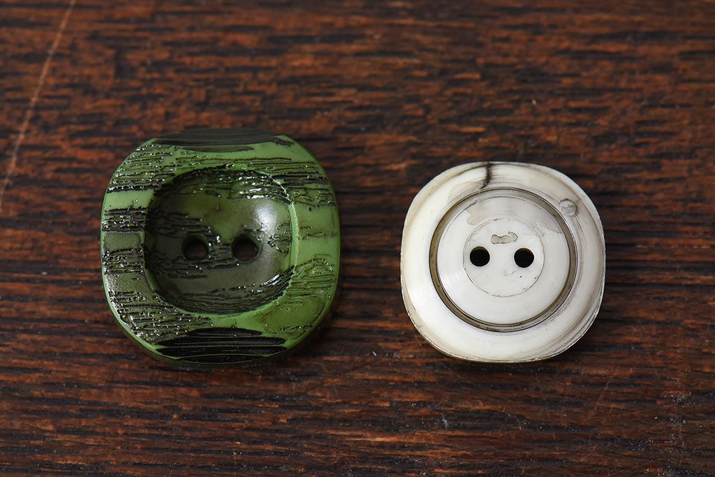 アンティーク雑貨　木目調のカラフルなビンテージボタンセット