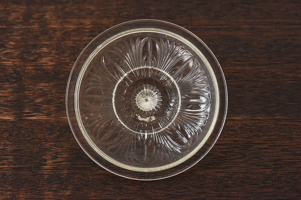 アンティーク雑貨　昭和レトロ　シンプルなデザインのプレスガラスのキャンディーポット(蓋付き器、小物入れ)