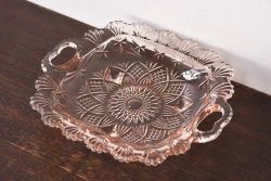 アンティーク雑貨　昭和レトロ　レトロな雰囲気漂う薄ピンクの脚付きプレート皿(プレスガラス、器)