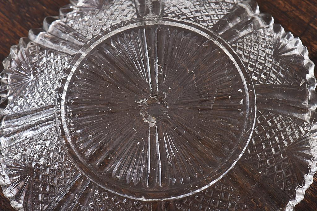 アンティーク雑貨　大正期　鱗八つ割文　シックなガラスプレート(プレスガラス、レース皿)2枚セット