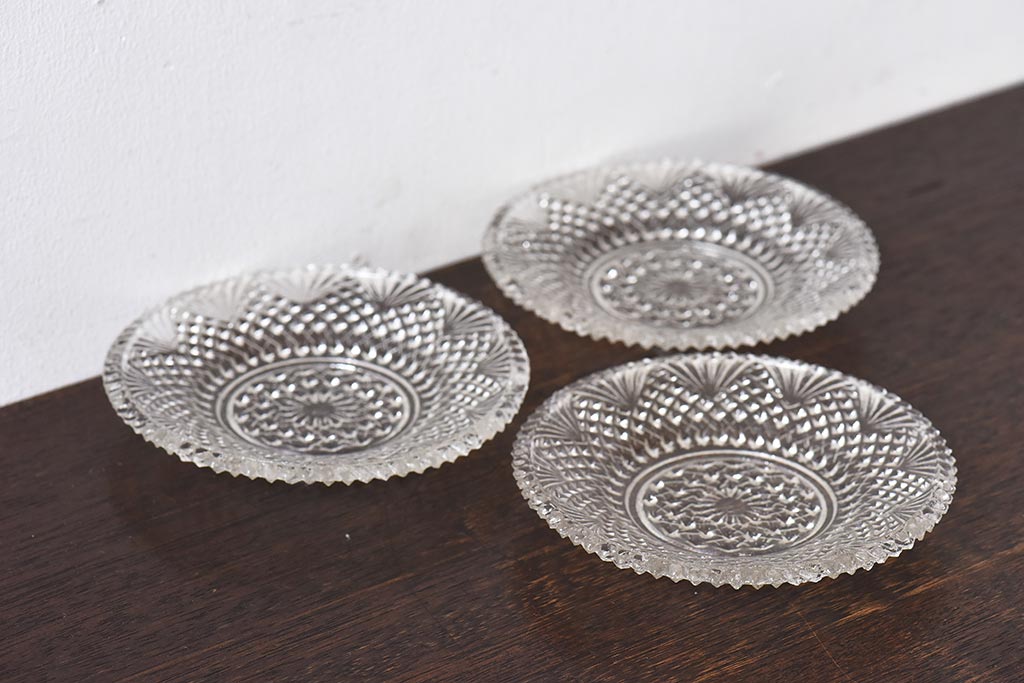 アンティーク雑貨 プレスガラス 昭和レトロ アンティークの小皿