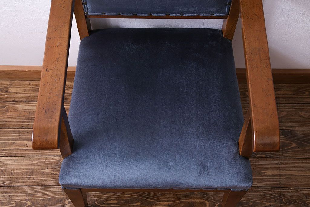レトロ家具 昭和レトロ 古い木の質感が趣き深いチャーチチェア レトロ家具 昭和レトロ 古い木の質感が趣き深いチャーチチェア