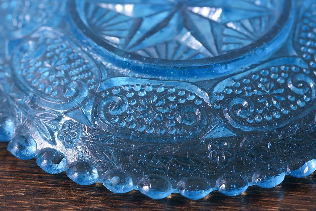アンティーク雑貨　大正期　星のモチーフが愛らしいプレスガラスのプレート(小皿、器)(2)