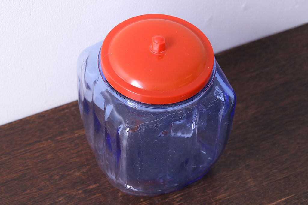 アンティーク雑貨　和製アンティーク　大正昭和期　戦前　プラスチック蓋の青色ガラス瓶(1)