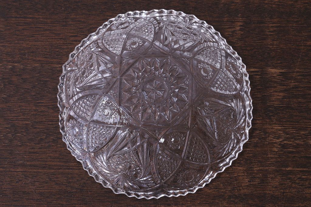 アンティーク雑貨　繊細で華やかなデザインのガラス製レース深皿(鉢、ボウル)2枚セット(1)