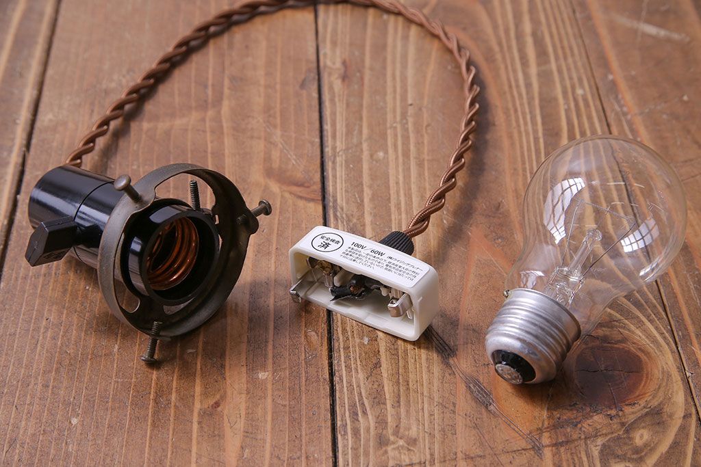 和製アンティーク　日陶 マツダ電笠　白磁のペンダントライト(天井照明、吊り下げ照明)
