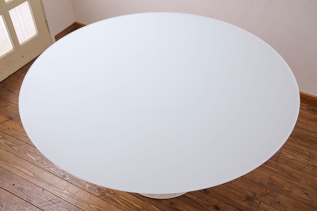 展示美品　Cassina(カッシーナ)　BOBOLI(ボボリ)　デザイン性の高いラウンドテーブル(ダイニングテーブル)(定価約96万円)