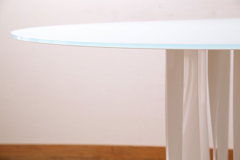 展示美品　Cassina(カッシーナ)　BOBOLI(ボボリ)　デザイン性の高いラウンドテーブル(ダイニングテーブル)(定価約96万円)