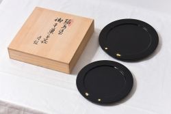 輪島塗　箱付　松ぼっくり　沈金蒔絵　上品な干菓子器(漆器、和食器)2枚セット