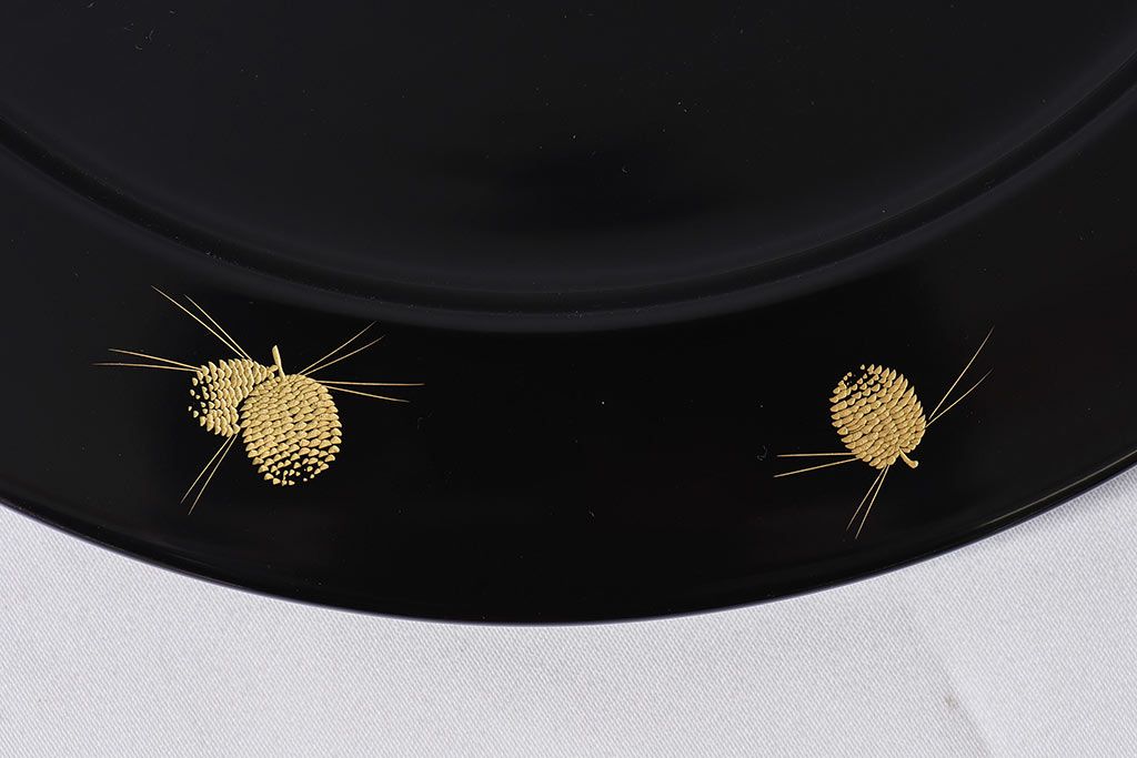 輪島塗　箱付　松ぼっくり　沈金蒔絵　上品な干菓子器(漆器、和食器)2枚セット