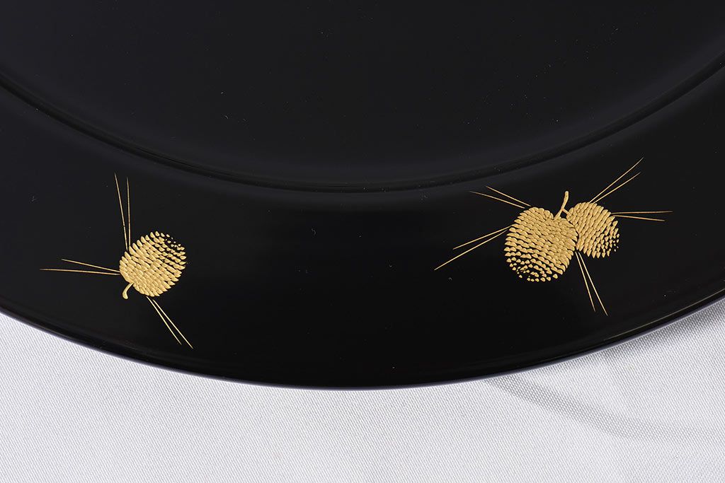 輪島塗　箱付　松ぼっくり　沈金蒔絵　上品な干菓子器(漆器、和食器)2枚セット