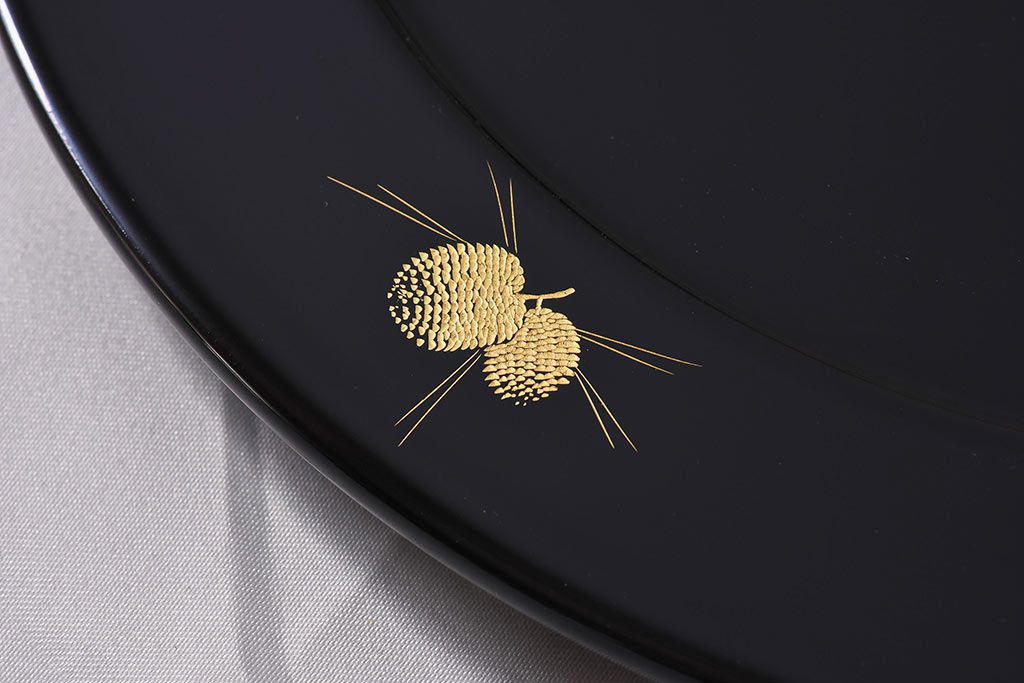 輪島塗　箱付　松ぼっくり　沈金蒔絵　上品な干菓子器(漆器、和食器)2枚セット