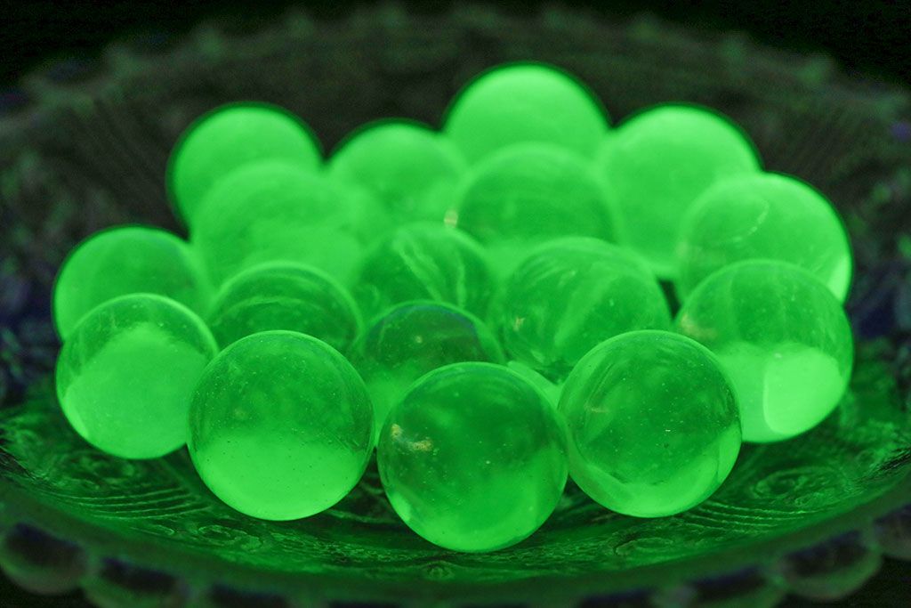 アンティーク雑貨 幻想的なウランガラス製ビー玉17個セット